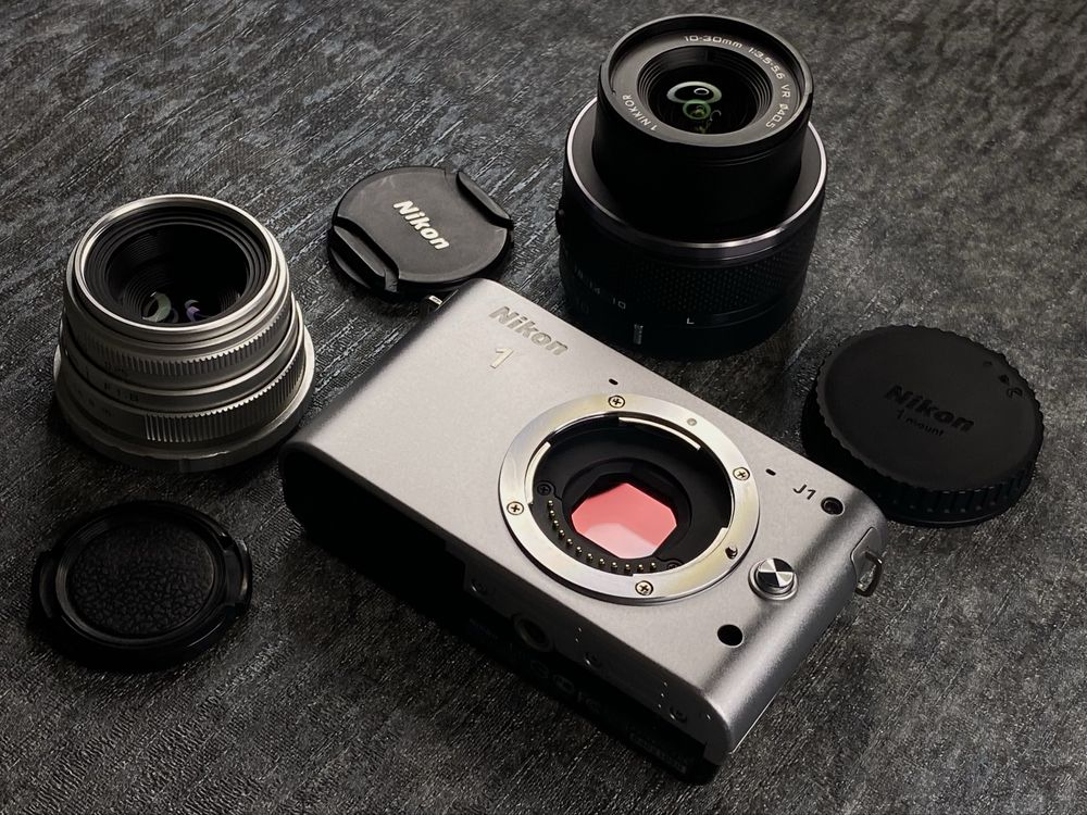 Nikon Coolpix 1 J1 беззеркалка з можливістю RAW