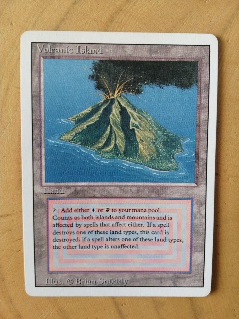 Volcanic Island - Revised (Magic the Gathering)