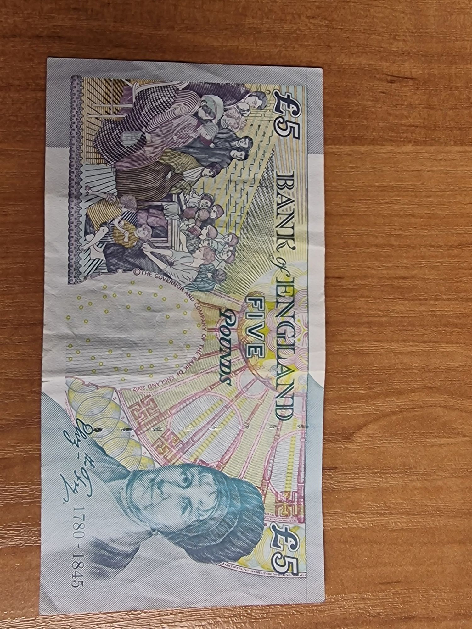 Banknot 5 funtow wycofany z obiegu