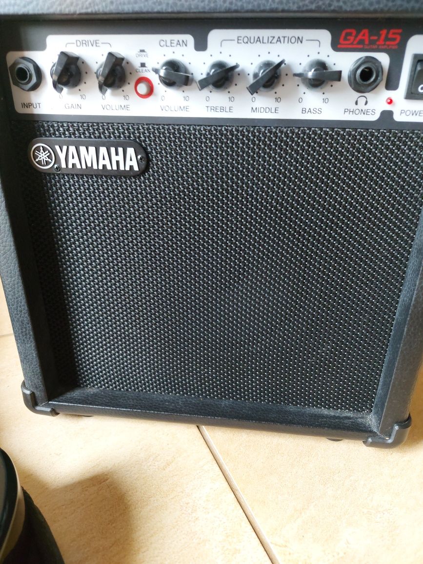 Guitarra Yamaha com Amplificador