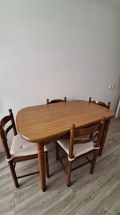 Mesa de cozinha + 4 cadeiras