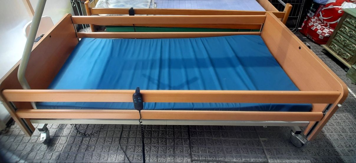 Cama articulada elétrica e elevatória hospitalar