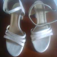 Buty damskie na obcasie For But r 37