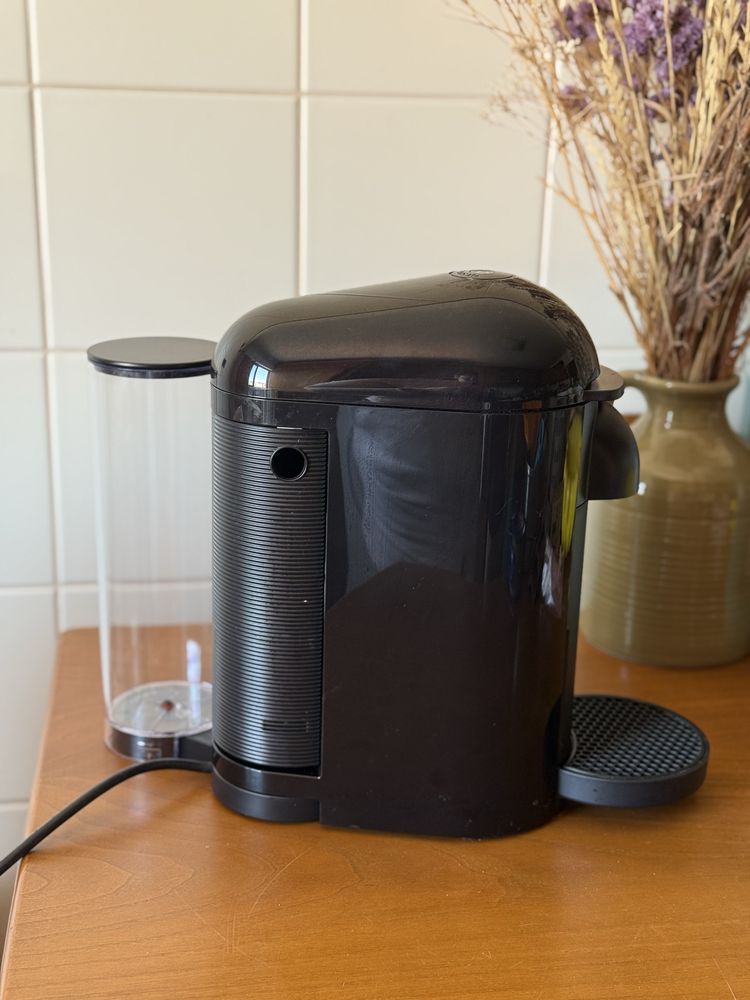 Máquina Café Vertuo Plus