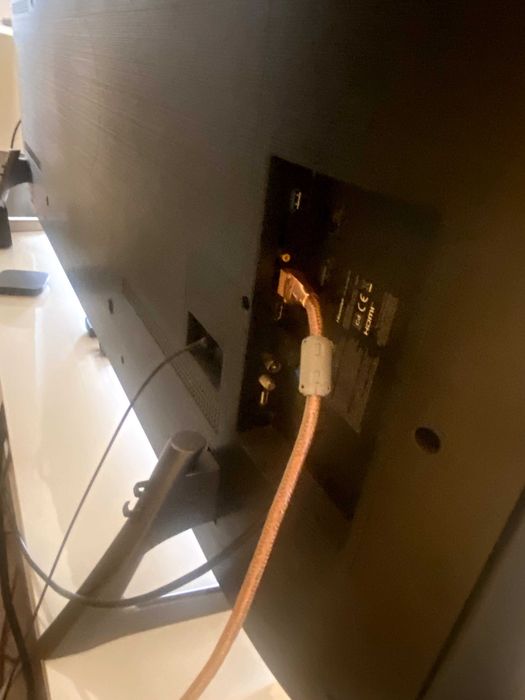 Hisense UHD Smart TV 85A6BG 85" - Praticamente novo + Movel