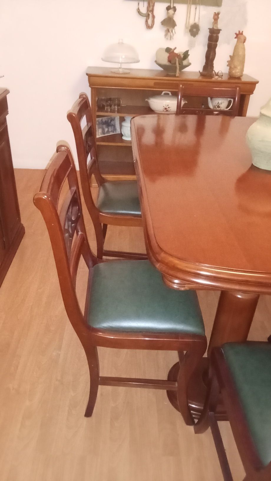 Mesa cerejeira com 6 cadeiras