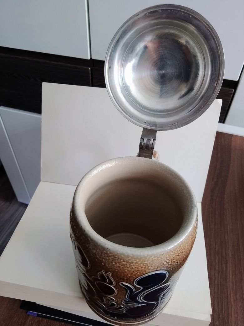 Kufel z klapką ręcznie zdobiony
