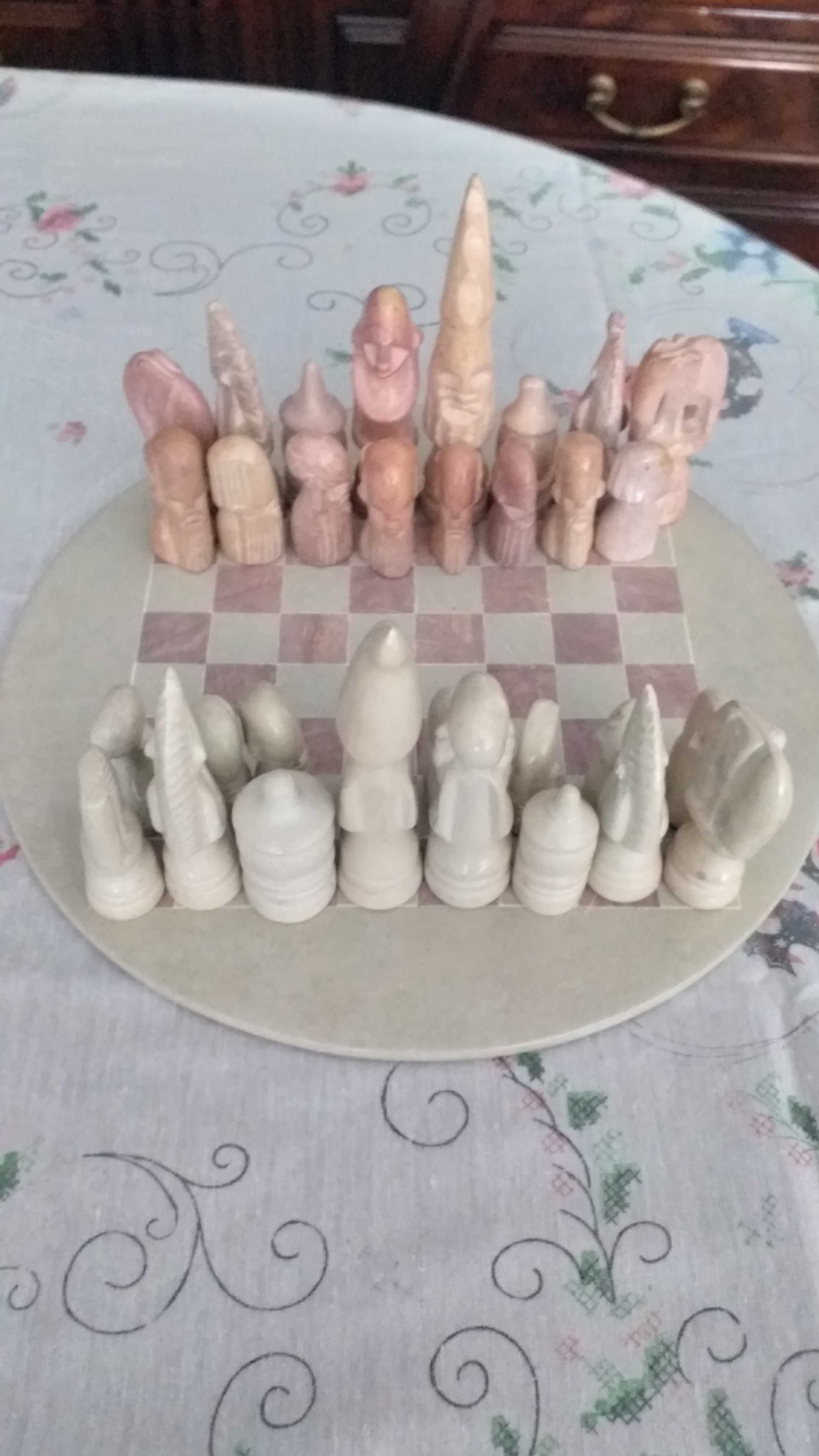 Vendo xadrez em pedra totalmente novo