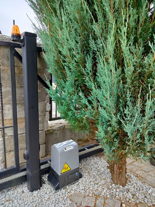 Napęd do bramy przesuwnej 4GATES MD370W/800KG z Wi-Fi, lampka z anteną
