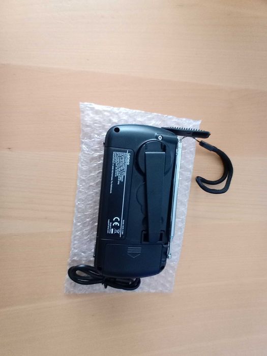 Rádio Lenco solar com manivela