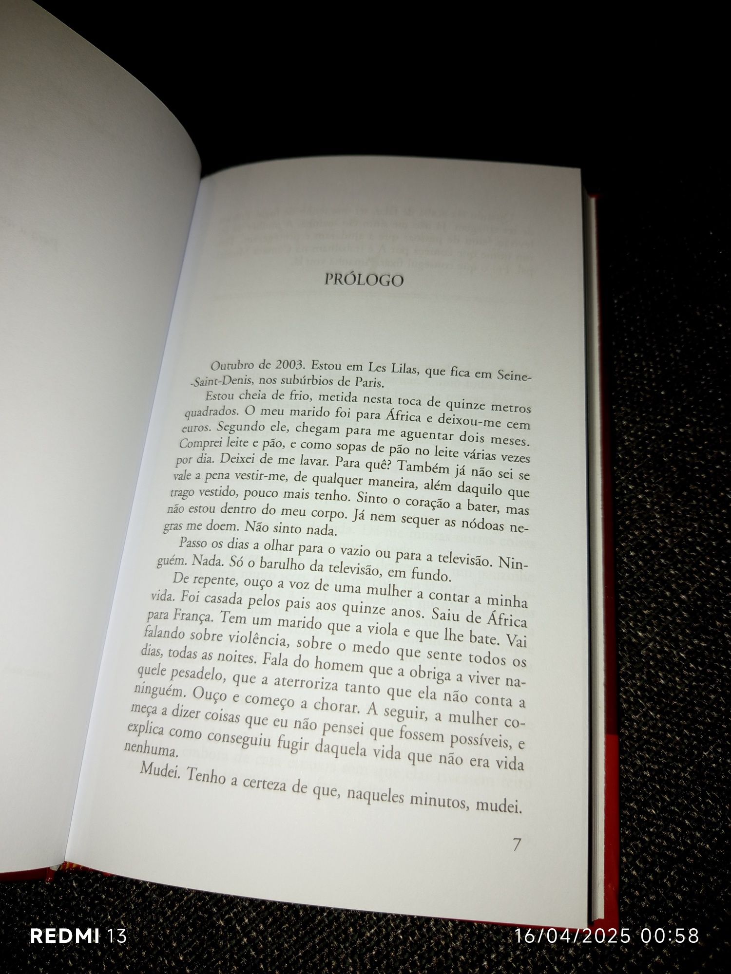 Livro de capa dura 'A minha infância roubada' de Diaryatou Bah