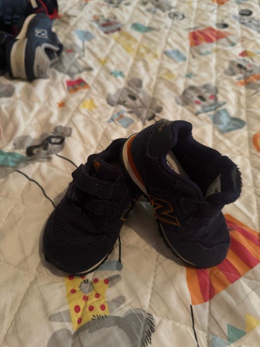 Tenis de bebe da new balance e da puma impecaveis