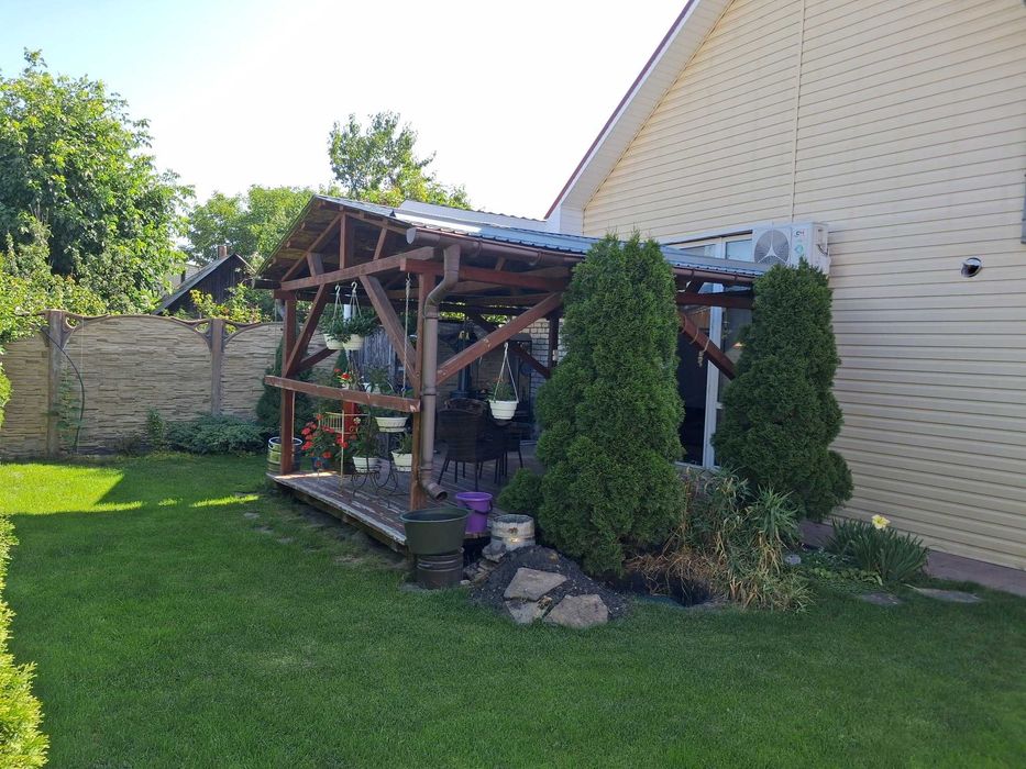 Будинок з ремонтом та басейном у Крюкові