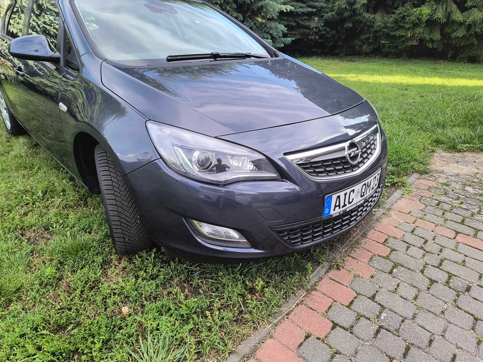 Astra IV 1,6 benzyna z bagażnikiem na rowery