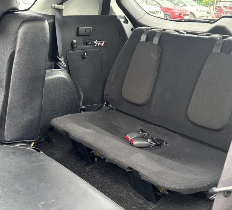 Mitsubishi Outlander 7 os 2010r sprzedam  zamienię na łódź kabinowa