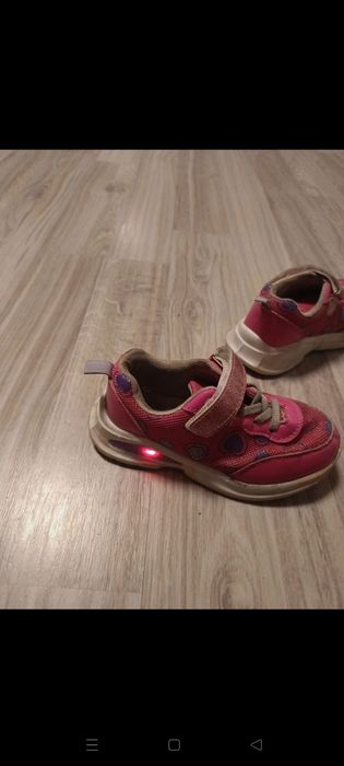Buty sportowe świecące