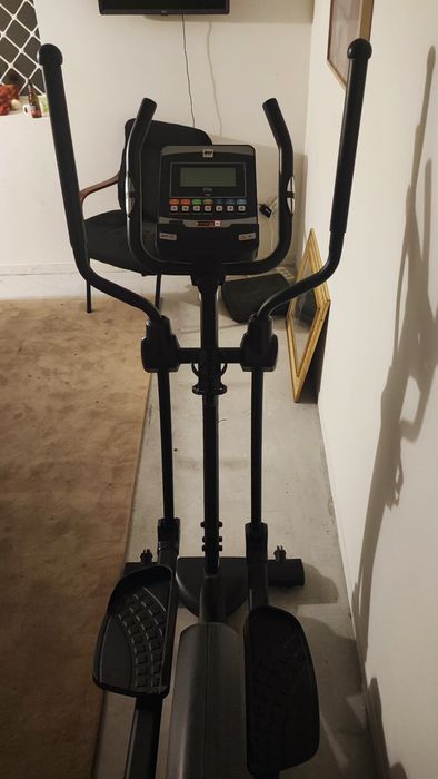 Bicicleta elíptica BH Fitness BE2380 Nova!