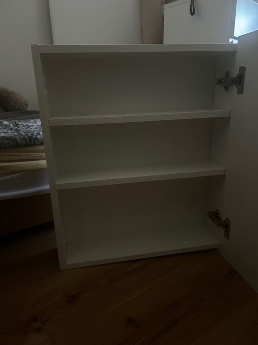 Szafka z lustrem