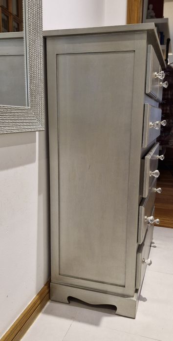 Cómoda de pinho prateada