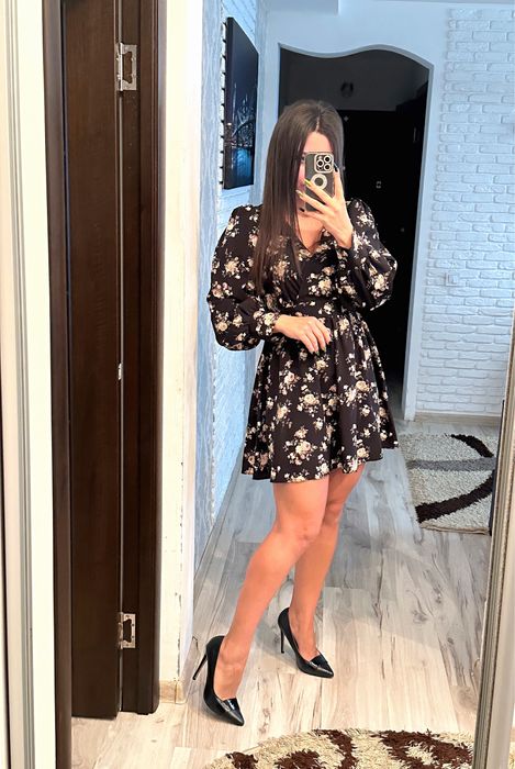 Платье в цветочный принт, новое