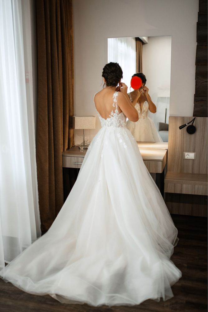 Весільна сукня з шлейфом Dominis ручна вишивка