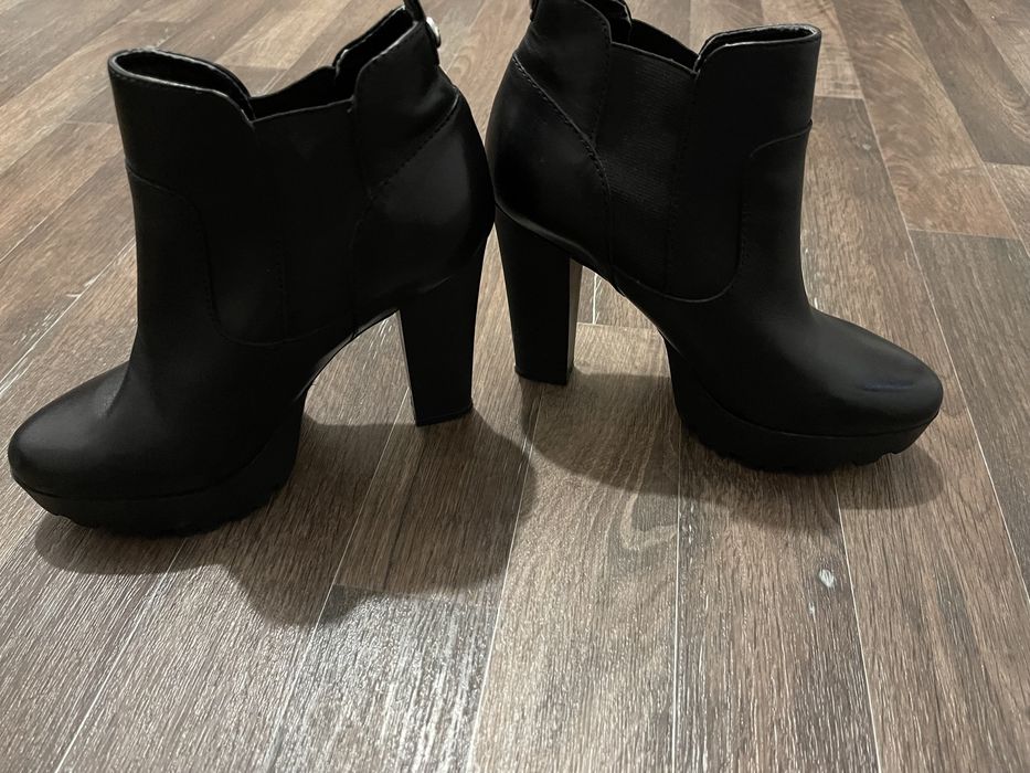 Женские ботинки.