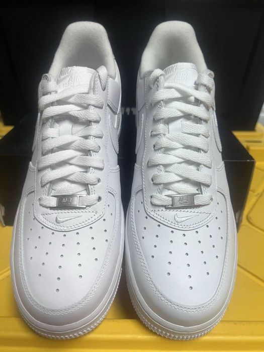 Buty meskie Nike Air Force 1 Low Supreme White R.37.5