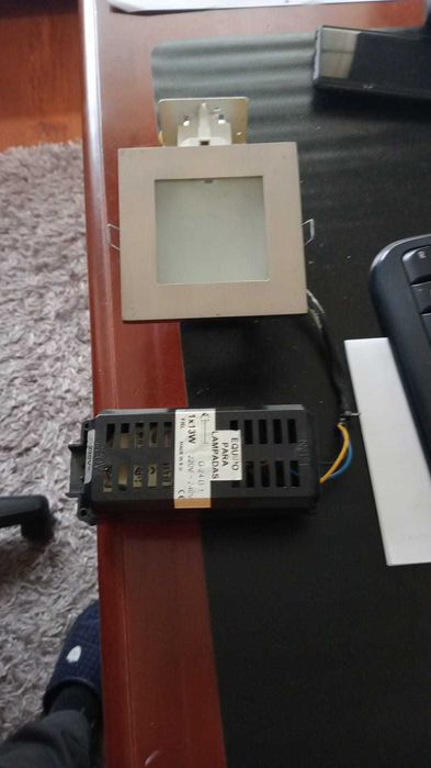 Focos de encastre com vidro com transformador a funcionar a perfeição
