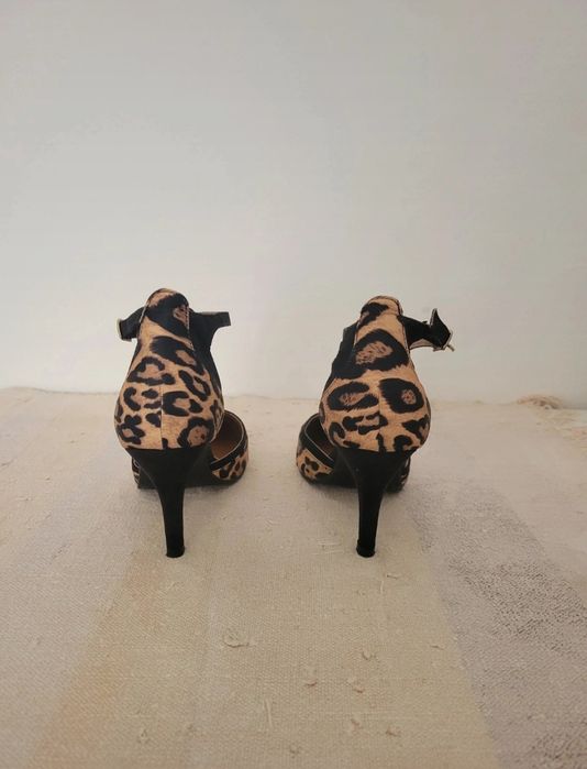 Sapatos de salto com padrão 38