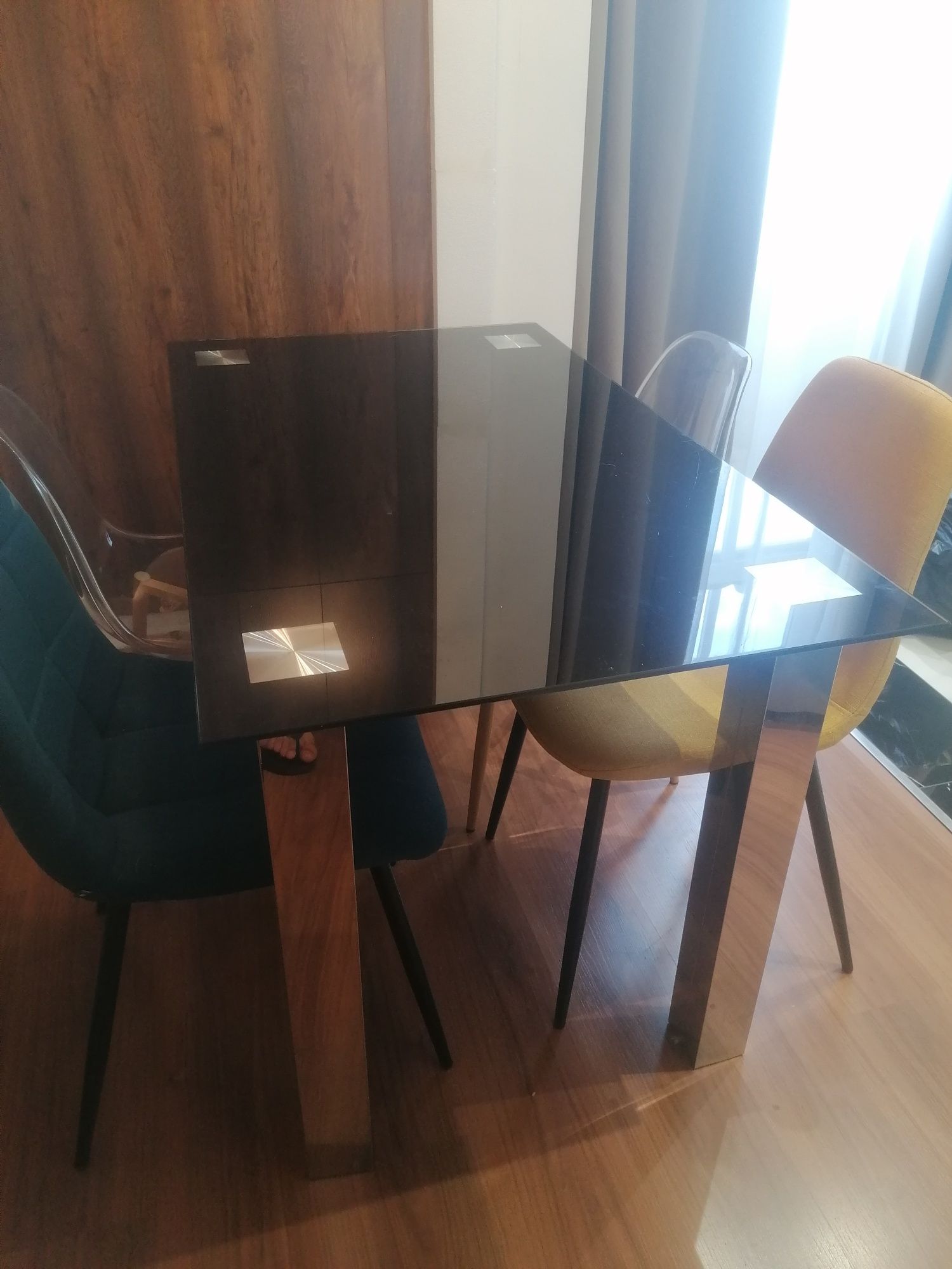 Mesa de jantar em vidro 50€