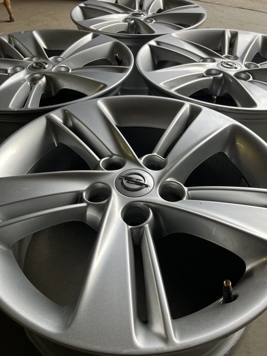 Oryginalne Alufelgi 17 Opel Insignia 5 x 115 Ładny stan z czujnikami