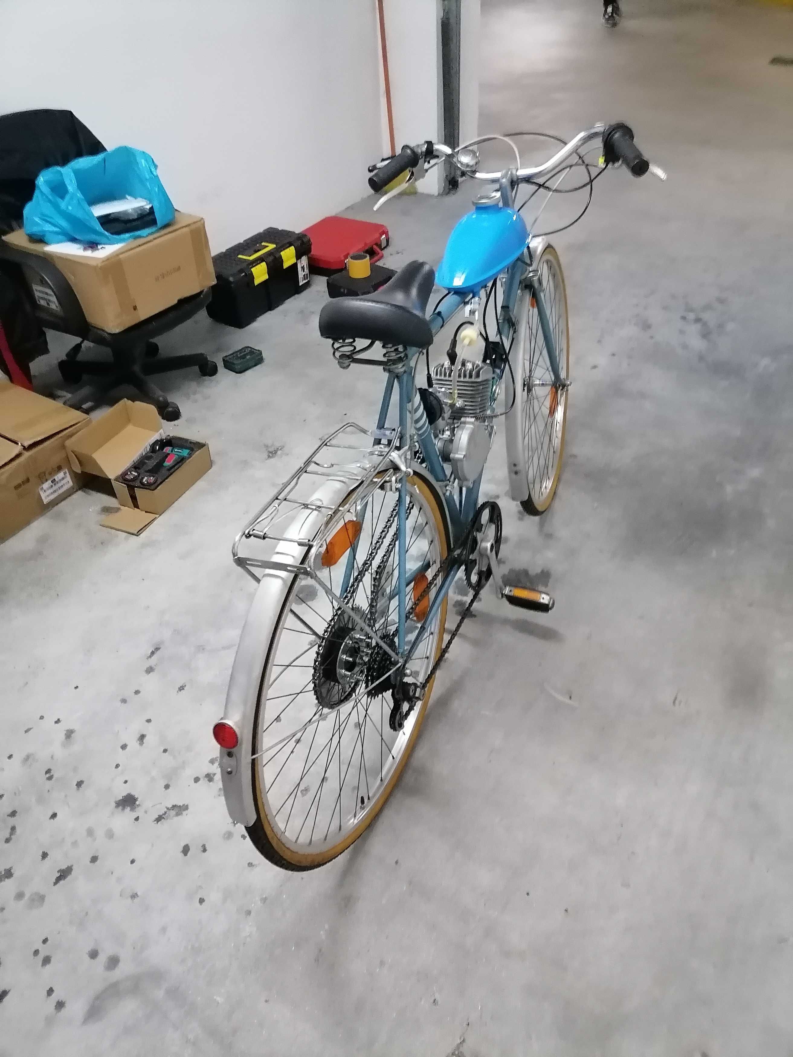 Bicicleta antiga orbita com motor