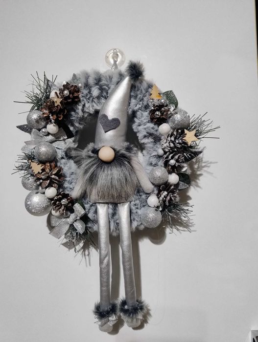 Wianek świąteczny na drzwi