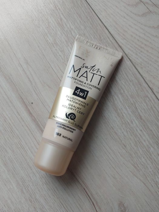 Podkład matujący Eveline Satin Mat 30ml