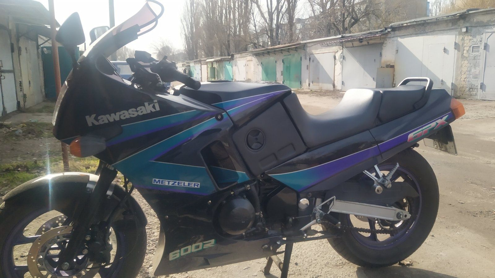 Продам Kawasaki GPX 600R