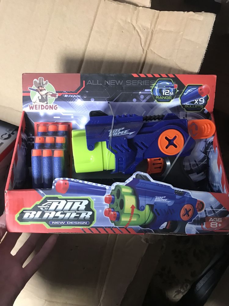 Детский игрушечный пистолет