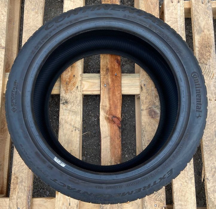 Opona Continental ExtremeContact DWS 06 PLUS 285/35Z R19