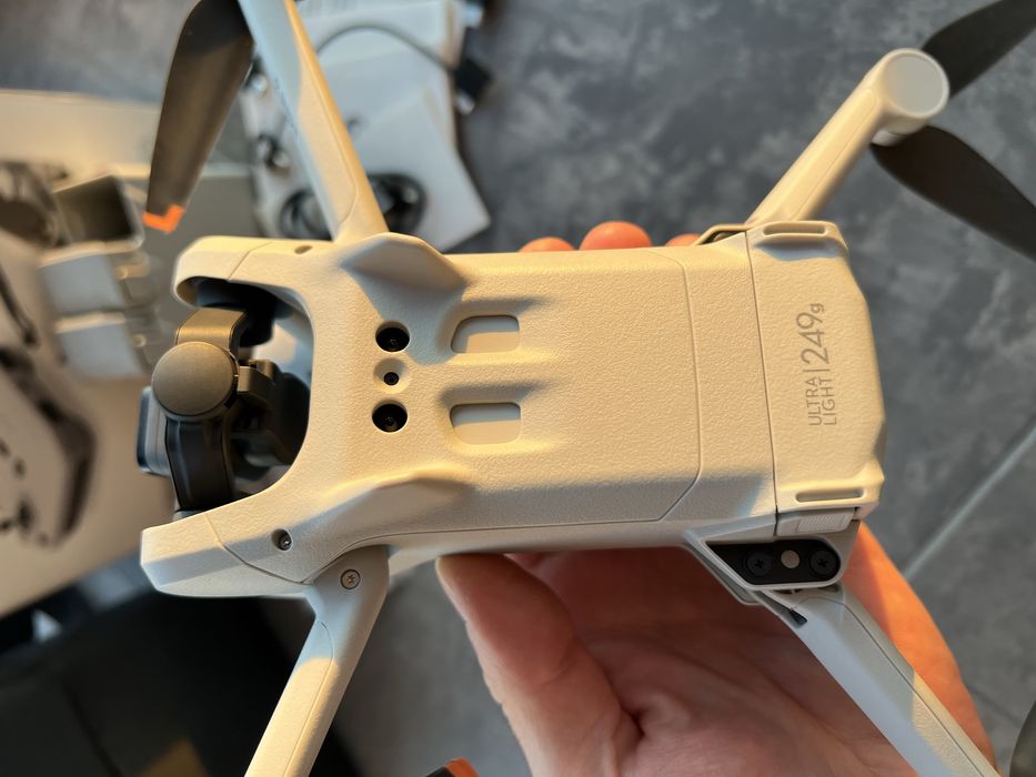 Dron DJI Mini 3 Fly More Combo + DJI Care + lądowisko