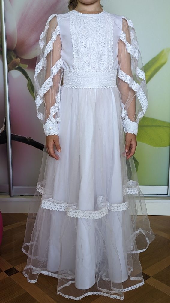 Біле плаття (біла сукня) до Причастя