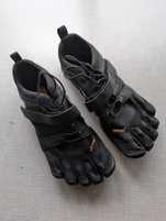 Buty vibram fivefingers    V-train 2.0 Fitting Tips
