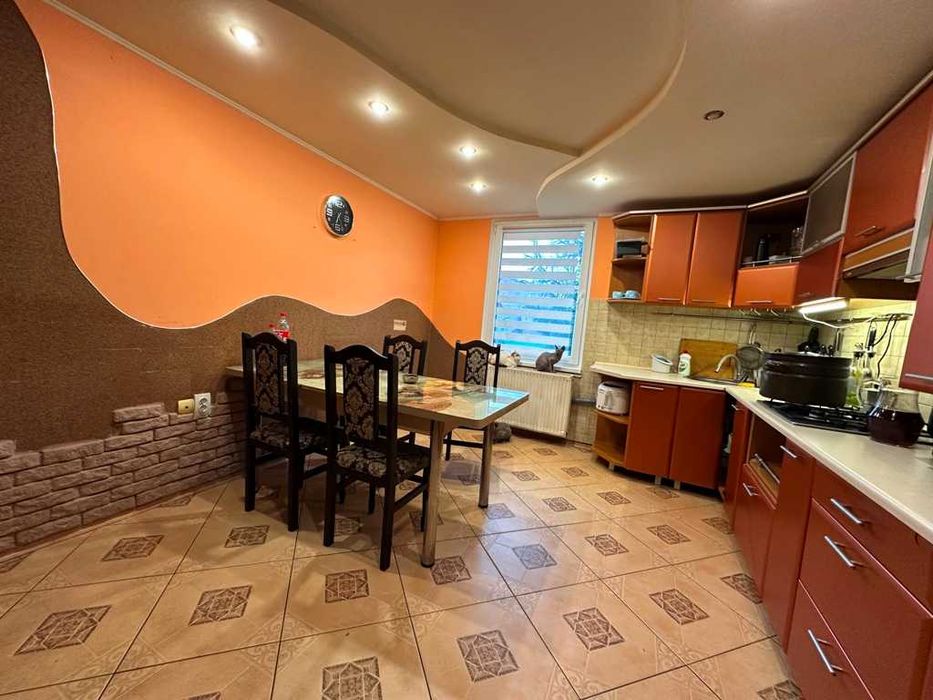 Продається будинок у Центрі міста