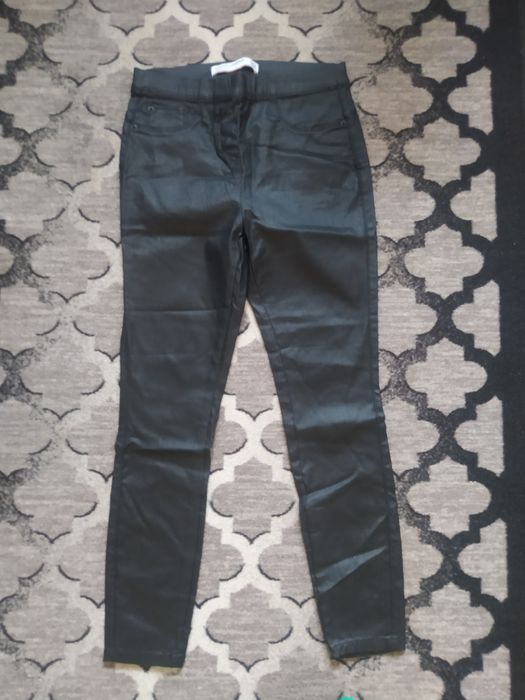 Spodnie rurki woskowane czarne Next jak legginsy