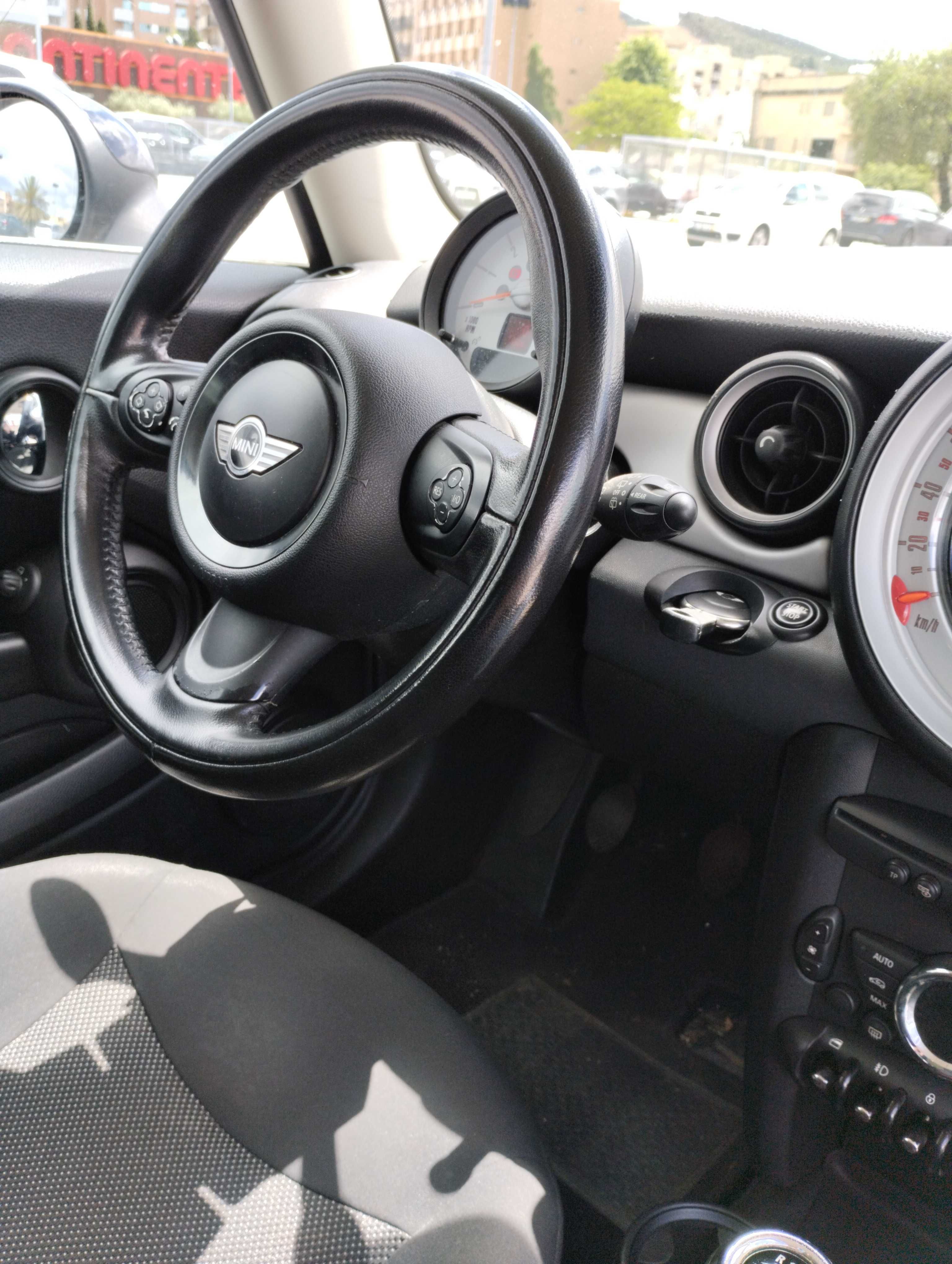 Mini Cooper D Clubman bom estado