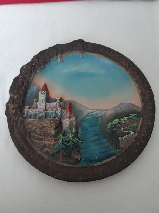 Тарілки декоративні.