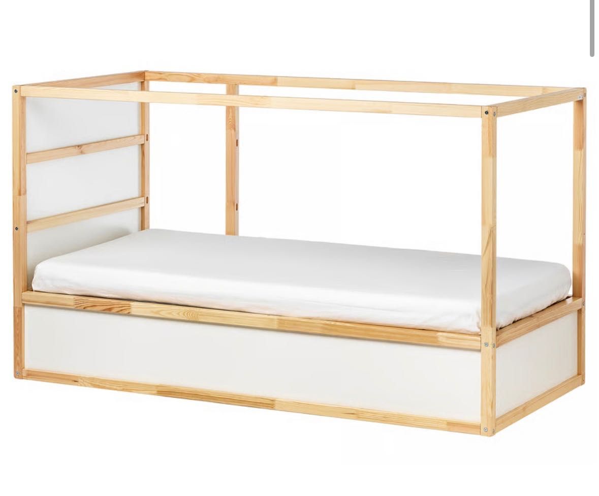 Cama Kura reversível e colchão