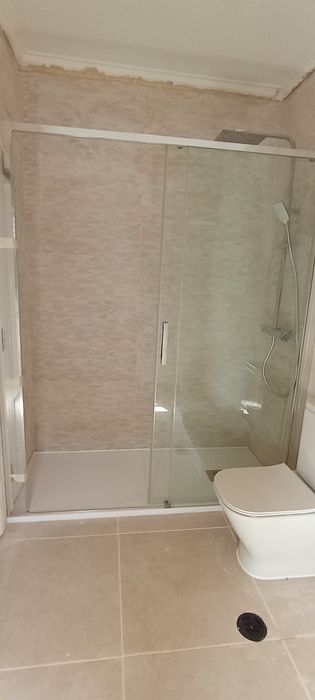 Pedreiro polivalente disponível