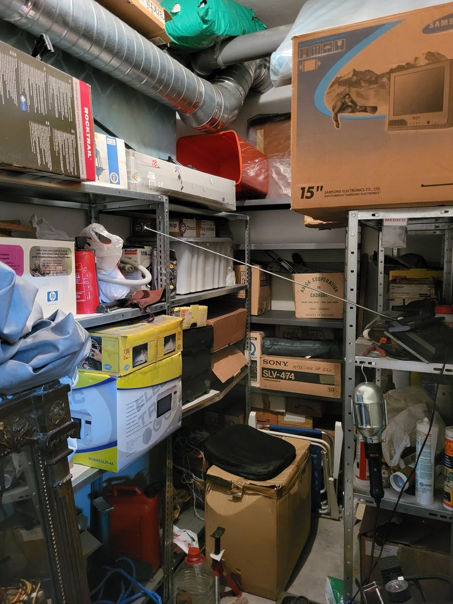 Vendo 2 lugares de garagem + arrumos