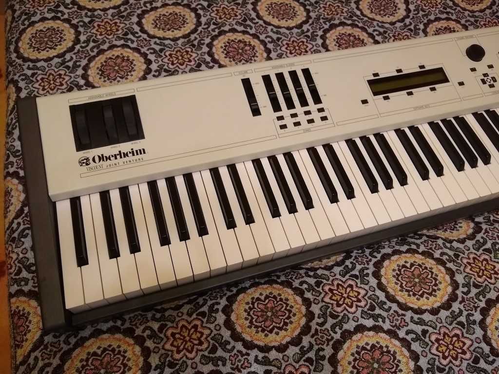 Oberheim MC 2000 - klawiatura sterująca 88 klawiszy