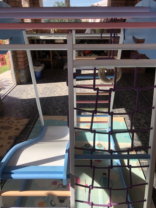 Дитячий спортивний майданчик