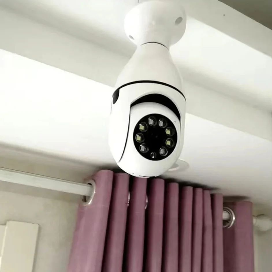 Поворотна Wi-Fi камера лампочка 360° відеоняня нічна зйомка в плафон